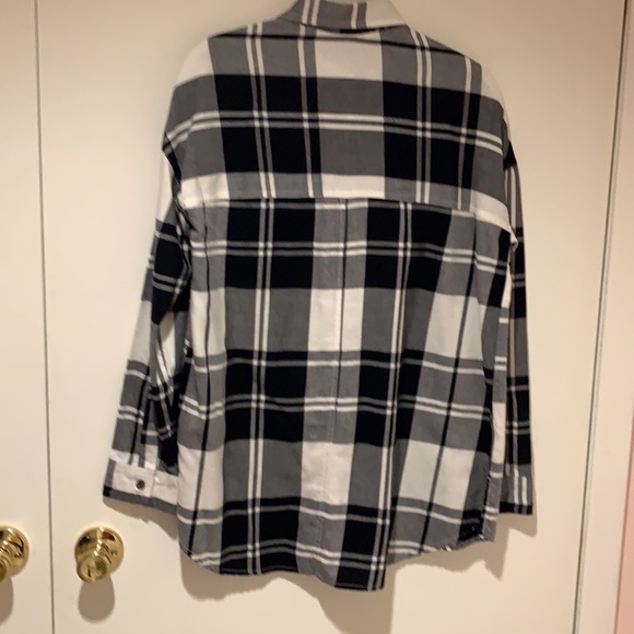 Old Navy black and white plaid ‘boyfriend’ shirt - Picture 2 of 4